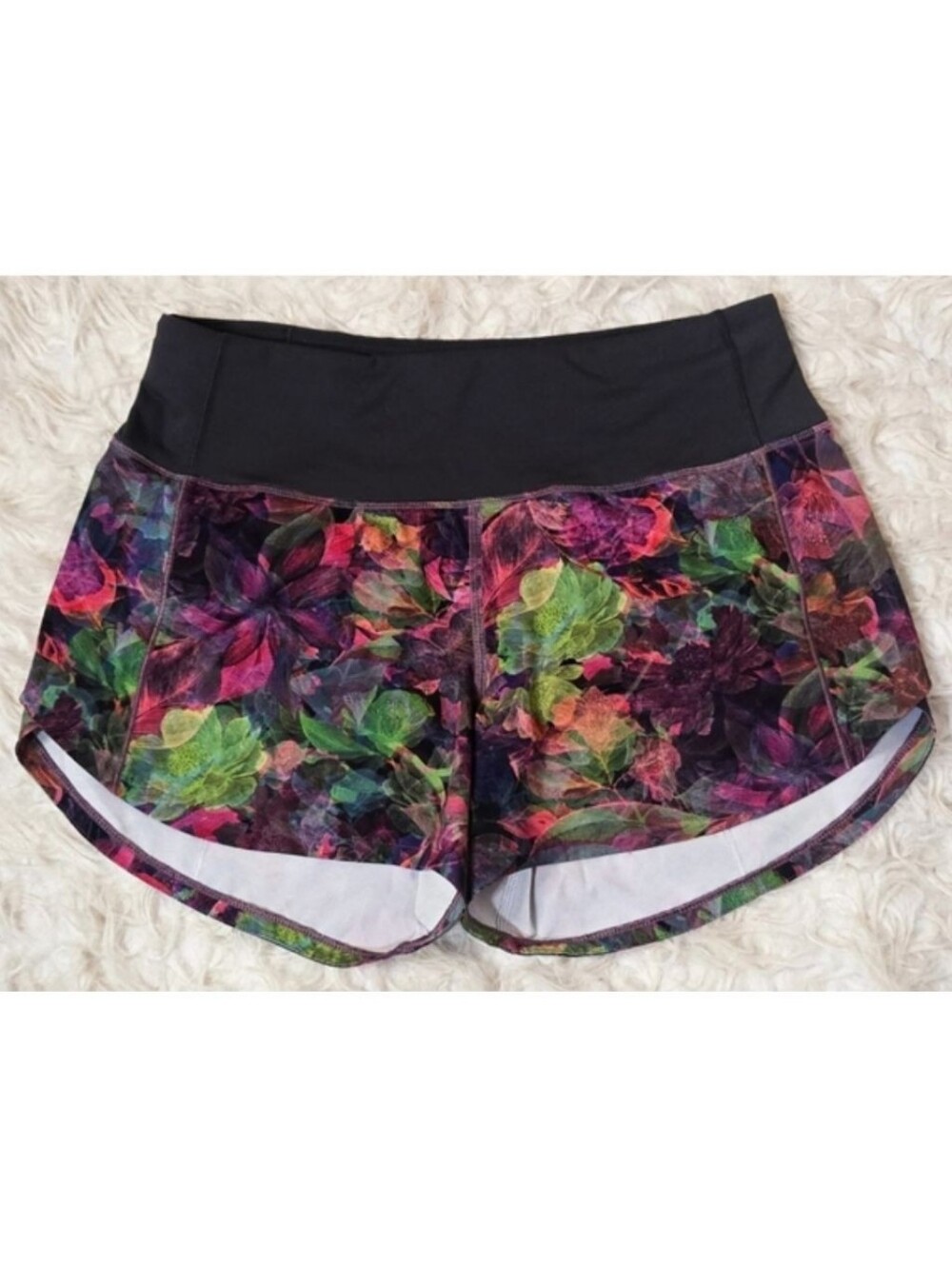 Lululemon Speed Up Low Rise Shorts Vivid Floral 3.5 Inch Inseam Gray Pink Green